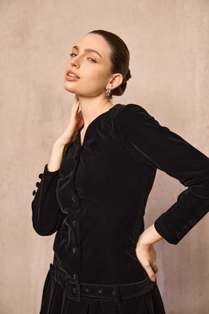 فستان قصير اسود مخمل