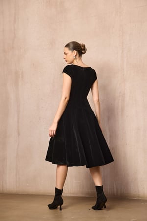 فستان ميدي مطرز