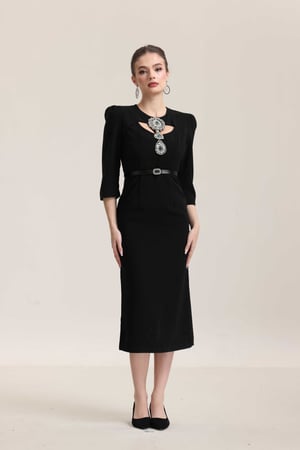 فـسـتان أسـود كـريـب تـطـريـز