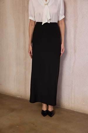 تنورة طويلة كريب سوداء