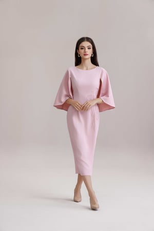 فستان وردي  ميدي مطرز