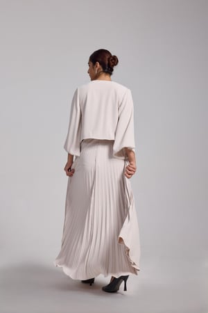 فستان اوف وايت قطعتين بحزام