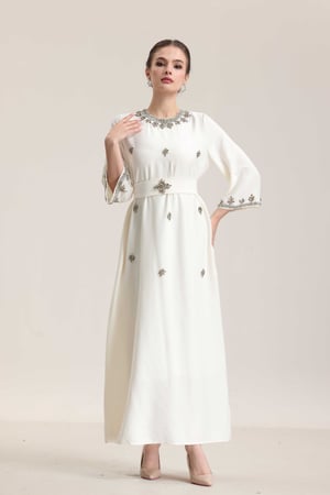 جلابيه اوف وايت مطرزه بحزام