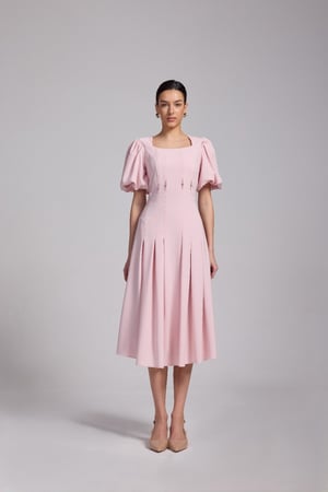 فستان وردي ميدي