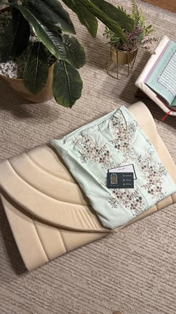 طقم صلاه مطرز مريح ( بسحاب )