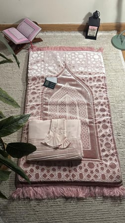 سجاد فوم مومري حرير تركي - طبي مع شرشف