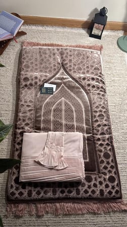 سجاد فوم مومري حرير تركي - طبي مع شرشف