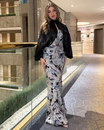 فستان ريش الطاووس