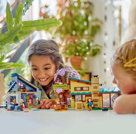 LEGO® Friends Olly and Paisley's Family Houses 42620