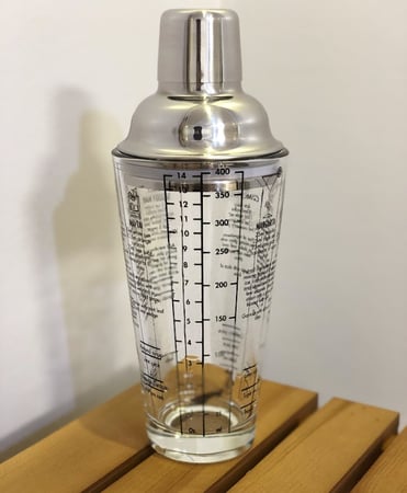 شيكر زجاجي لتحضير المشروبات مع تدرج مقاييس ووصفات Cobbler Shaker Measured