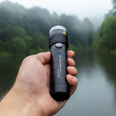 كشاف ليد لينزر  - MT14