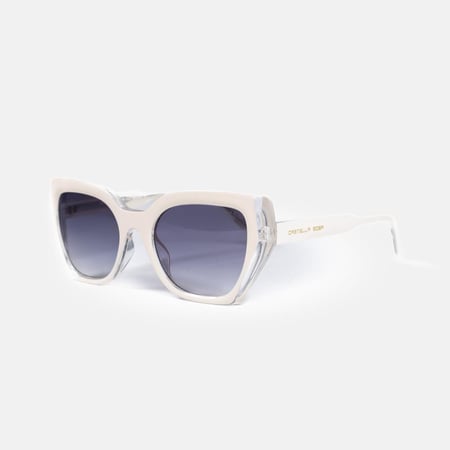 نظارة شمسية باللون البيج