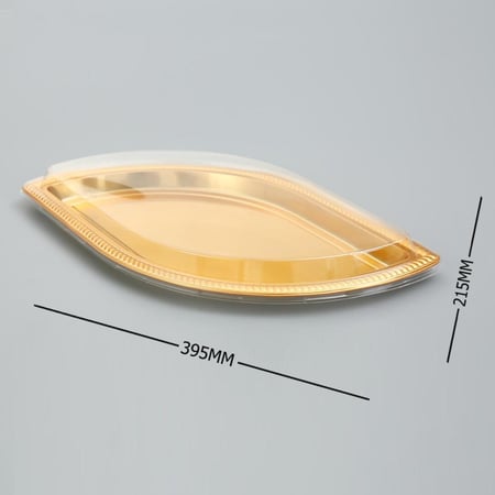 علب حلا بغطاء ذهبي