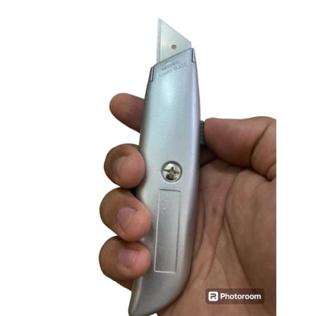 مشرط موكيت حديد