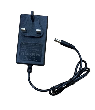 شاحن بطارية 21V ثلاثي – تيار ثابت وكفاءة عالية