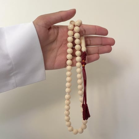 سبحة بكلايت كريمي كركوشة عنابي