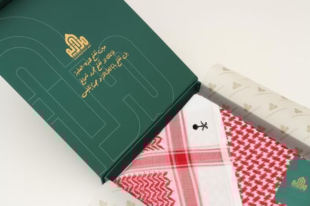 شماغ ملكي احمر فاتح