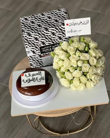 كيك  مع ورد