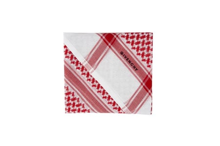 شماغ جيفنشي كلاسك 2026