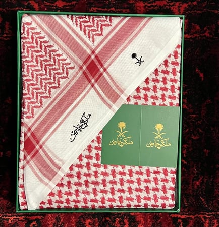 شماغ ملكي كلاسك احمر فاتح 2026