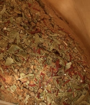 قهوة أسرار بالخلطة هيل وزعفران وقرنفل