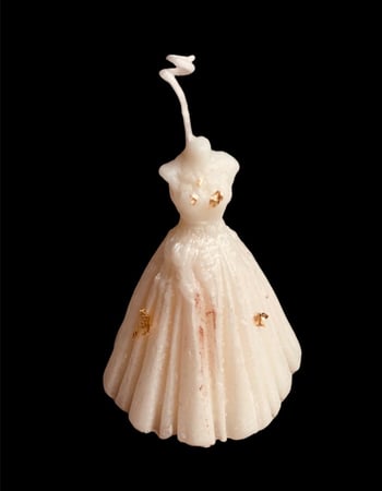 شمعه الوردة او الفستان