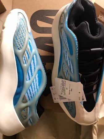 Adidas Yeezy 700 V3 Azareth
