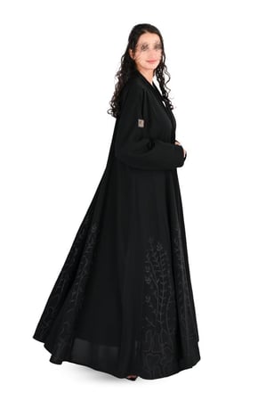 عباية كلوش بتطريز اسود