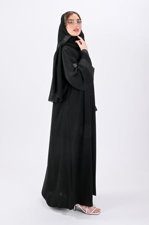 عباية بلاك بيري بفصوص على الكم