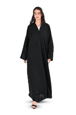 عباية كريب بتطريز اسود