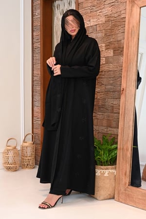 عباية كلوش بتطريز على الجوانب