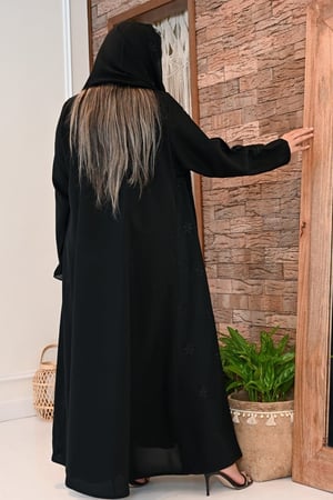 عباية كلوش بتطريز على الجوانب