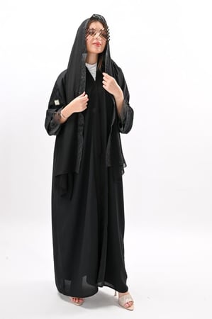 عباية بلاك بيري بدنتيل على الاكمام