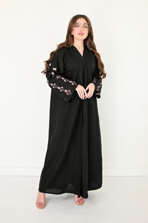 عباية كريب بتطريز ورود