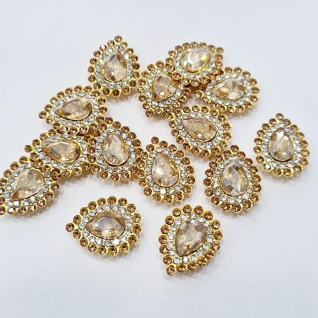 فصوص كريستال بقاعده شكل دمعه مقاس 20×15 ملم