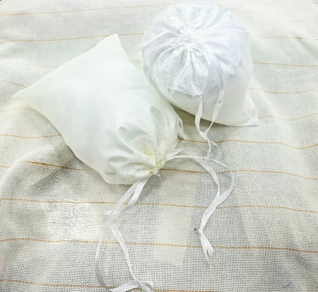 اكياس هدايا متجر روائع الفصوص