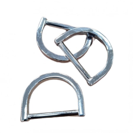 حلقات معدنيه حرف D  للشنط ذهبي وفضي الدرزن 12 حبه