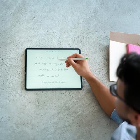 قلم قوي للآيباد | تجربة كتابة ورسم سلسة مع شحن ذكي