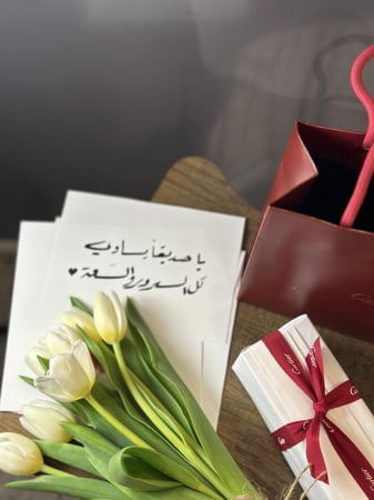 عطر كارتير باشا الاسود مع توليب