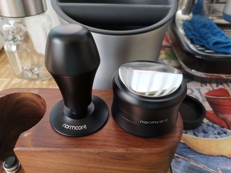 كومبو 2في1 موزع و تامبر بضغط ثابت 11 كيلو-كالبريتد! نورمكور Normcore Combo Tamper/distributor 53.3mm & 58.5mm