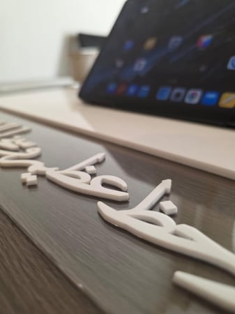 طقم مكتب فاخر متكامل بالاسم والشعار