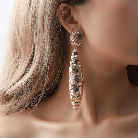 اقراط لون ذهبي او فضي