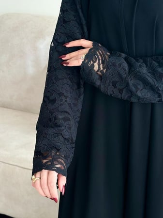 عباية بأكمام دانتيل فخمة للمناسبات