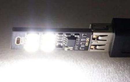 مصباح صغير الحجم يعمل عن طريق منفذ USB