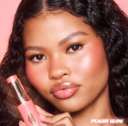 شارلوت تلبوري احمر الخدود