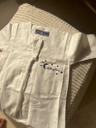 ثوب بطباعة عبارة