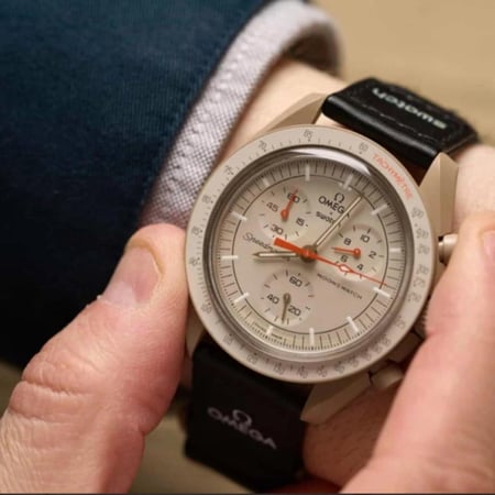 ساعة سواتش اوميغا