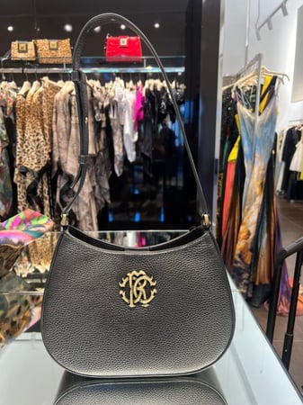 روبرتو كفالي المقاس الكبير