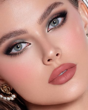 احمر شفاه سائل (توليب - Tulip) من نوره بو عوض