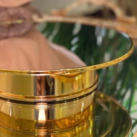 قاعدة دوار للعرض و التقديم باللون الذهبي 30سم | بطارية ويو اس بي